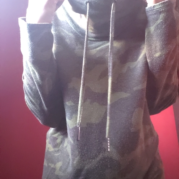 Sweatshirt - Picture 7 of 7